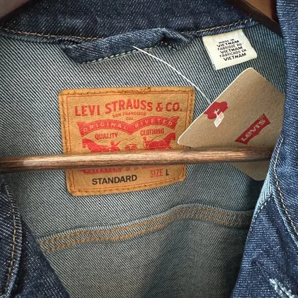 Levis Dark Wash Large Blue Denim Jacket  NWT - Picture 2 of 16